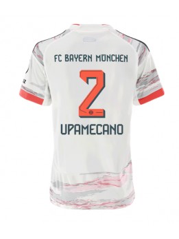 Zenske Futbalové oblečenie Bayern Munich Dayot Upamecano #2 2025-26 Krátky Rukáv - Preč Zenske Futbalové oblečenie Bayern Munich Dayot Upamecano #2 2025-26 Krátky Rukáv - Preč